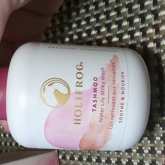 Holifrog Tashmoo water Lily milk wash - Picture 2 of 7